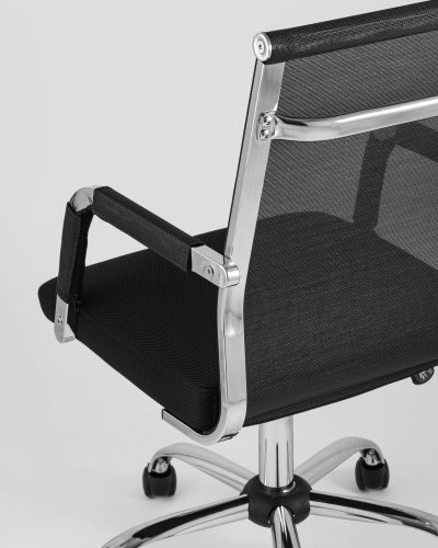 Кресло офисное TopChairs Clerk черное