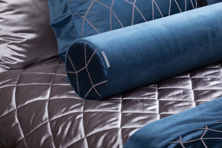 Комплект покрывало с саше и 7 подушками TEXTILE, FRATELLI BARRI