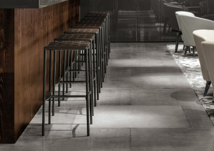 Стул в столовую Minotti Klasen Stool