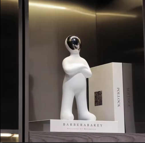 Фигурка Alien man white