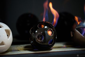 Шары черные с отверстиями двух размеров - 2 шт.