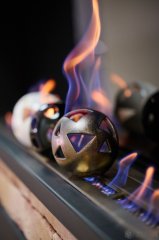 Шары белые с треугольными отверстиями - 2 шт.