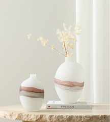 Ваза Flowing white vase B