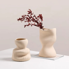 Ваза Vertical curved bottle 2