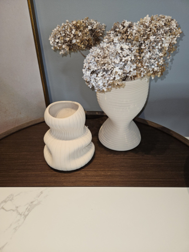Ваза Vertical curved bottle 1