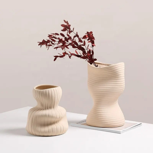 Ваза Vertical curved bottle 2